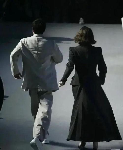 为了吃瓜进娱乐圈见红了,一场意外的明星之旅