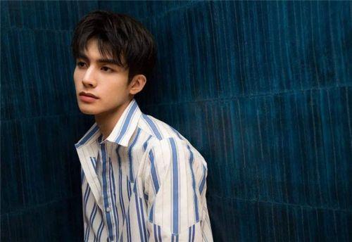 穿越到娱乐圈吃瓜双男主小说,吃瓜日常与甜蜜逆袭